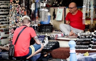 Doğuştan elleri olmayan esnafın yaptıklarını...