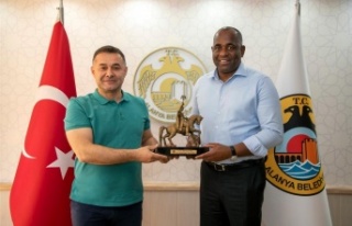 Dominika Başbakanı Rooservelt Skerritt’ten Başkan...