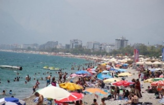 Dünyaca ünlü sahilde hafta sonu doldu taştı,...