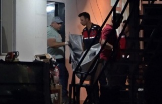 Eşini ve 2 çocuğunu öldürüp kendini yaralayan...