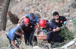 Kayalık alana düşen şahsı kurtarma seferberliği