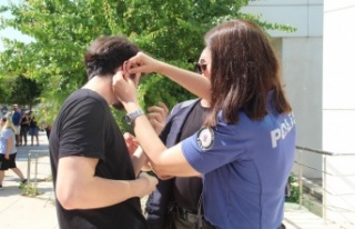 Kulağındaki küpeler sınavı kaçırmasına neden...