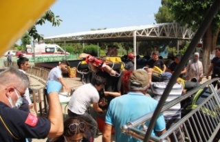 Lunaparkta salıncak platformdan çıktı, 3 çocuk...