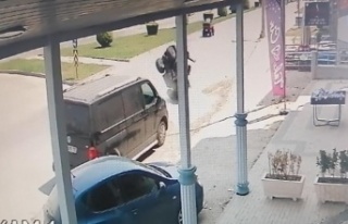 Park halindeki minibüse çarpan ATV takla attı,...