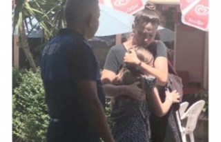 Pazarda kaybolan İngiliz kız çocuğu ailesine teslim...