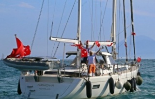 Terliklerini karaya bırakıp tekneleriyle dünya...