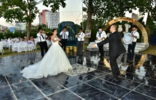 Yeni evli çiftin tüm hayalleri bir ‘tuşla’...