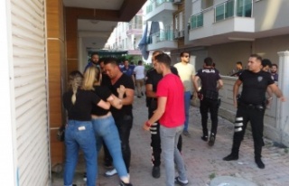 5 yeğeni ve engelli kardeşini bıçakla rehin alan...