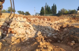 Alanya'da inşaatın temel kazılarında mağara...