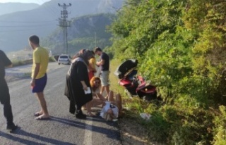 Alanya'da Rus turistler devrilen ATV aracının...