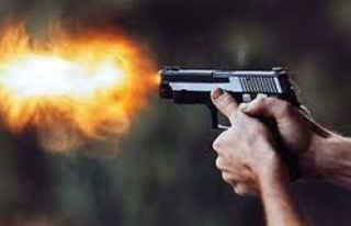 Alanya'da yan bakma meselesinden silahla 2 kişi...