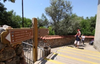 Alanya Kalesi gezi rotasındaki yönlendirme levhaları...