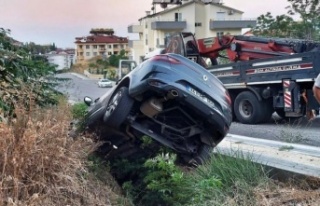 Alanya’da 2 kişinin ağır yaralandığı kazada...