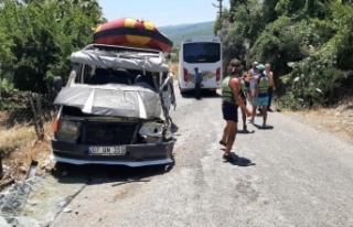 Antalya'da rafting dönüşü kaza: 8 yaralı