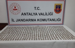 Antalya’da Roma dönemine ait 613 sikke ele geçirildi