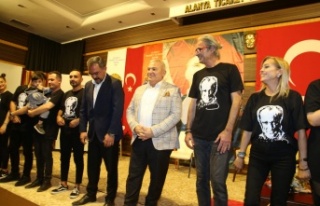 Başkan Şahin'den tiyatroseverlere davet