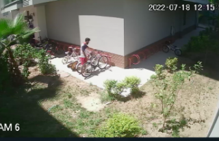 Bisiklet hırsızı güvenlik kamerasında