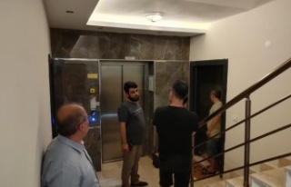 Ceset kokusu ihbarıyla girdiler, su baskını çıktı