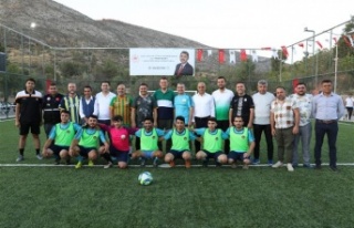 Güzelbağ Spor Alanı dostluk maçıyla açıldı