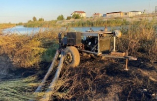 Kargılık alanda çıkan yangında vinç ve tarım...