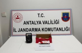 Kargoyla gelen uyuşturucuya jandarmaya takıldı