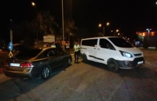 Kaza yapan ehliyetsiz sürücü aracı bırakıp kayıplara...