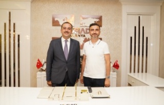 MÜSİAD'ı ziyaret eden ilk aday Tunahan Toksöz...