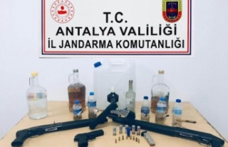 Müzikholde yapılan aramada sahte alkol ve ruhsatsız...