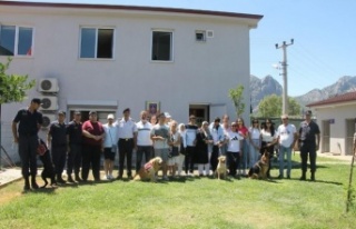 Özel çocuklardan jandarma köpek timine ziyaret