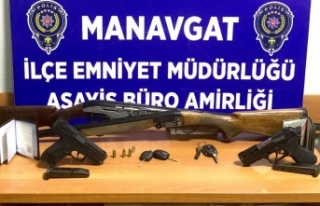 Polisin arama yaptığı ikamette ruhsatsız tabanca...