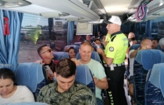 Polisin tur otobüslerinde bilgilendirme çabası...