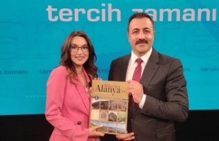 Rektör Kalan aday öğrencilere ALKÜ’yü anlattı