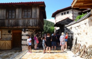 44 yıl biriktirdiği tarihi eserler, evine sığmayınca...