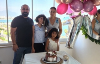 AGC'de Duru'ya doğum günü sürprizi