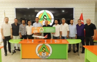 AK Parti Alanya'dan Alanyaspor'a kombine...