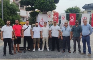 Alanya Alperen Ocakları aşure dağıttı