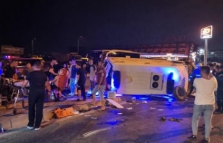 Alanya'da otomobilin çarptığı ambulansta...
