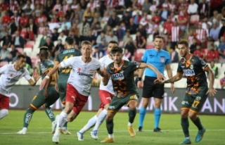 Alanyaspor Sivas'ta 1 puanı 90 da kurtardı