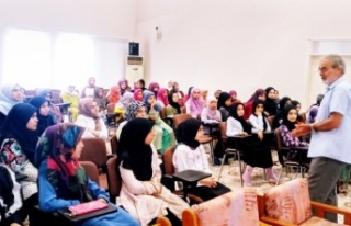 Alanya’ya gelen ünlü yazardan gençlere tavsiye