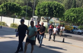 Antalya'da 20 düzensiz göçmen yakalandı