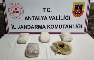 Antalya'da 5 kilogram toz esrar ele geçirildi