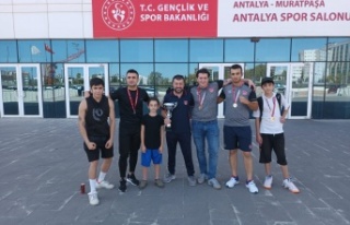 Belediyesporun şampiyon gençleri 