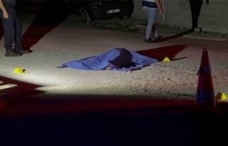 Boşanma aşamasındaki eşini sokak ortasında silahla...