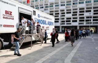 Büyükşehir aşure ikramlarını sürdürdü