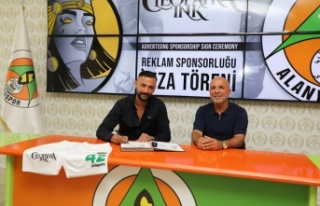 Cleopatra Ink yeniden Alanyaspor'un sponsoru...