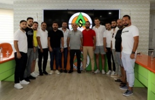 Genç taraftarlardan Alanyaspor'a destek ziyareti