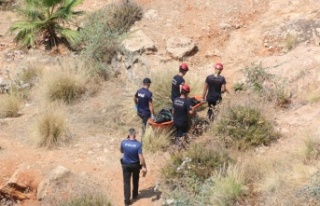 İki gündür kayıp olan gencin cesedi falezlerde...