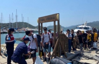 Kekova Adası'na bırakılan 160 düzensiz göçmen...