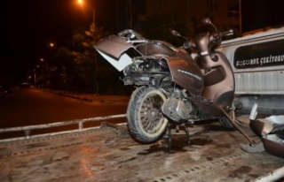 Kontrolden çıkan otomobil motosiklete çarptı:...