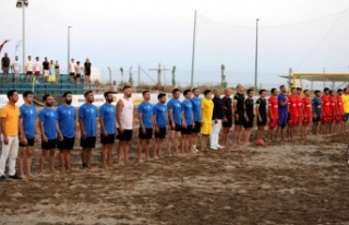 Manavgat’ta plaj futbolu heyecanı başladı